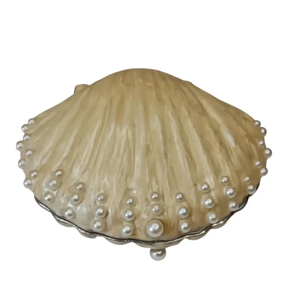 Unbranded clam shell